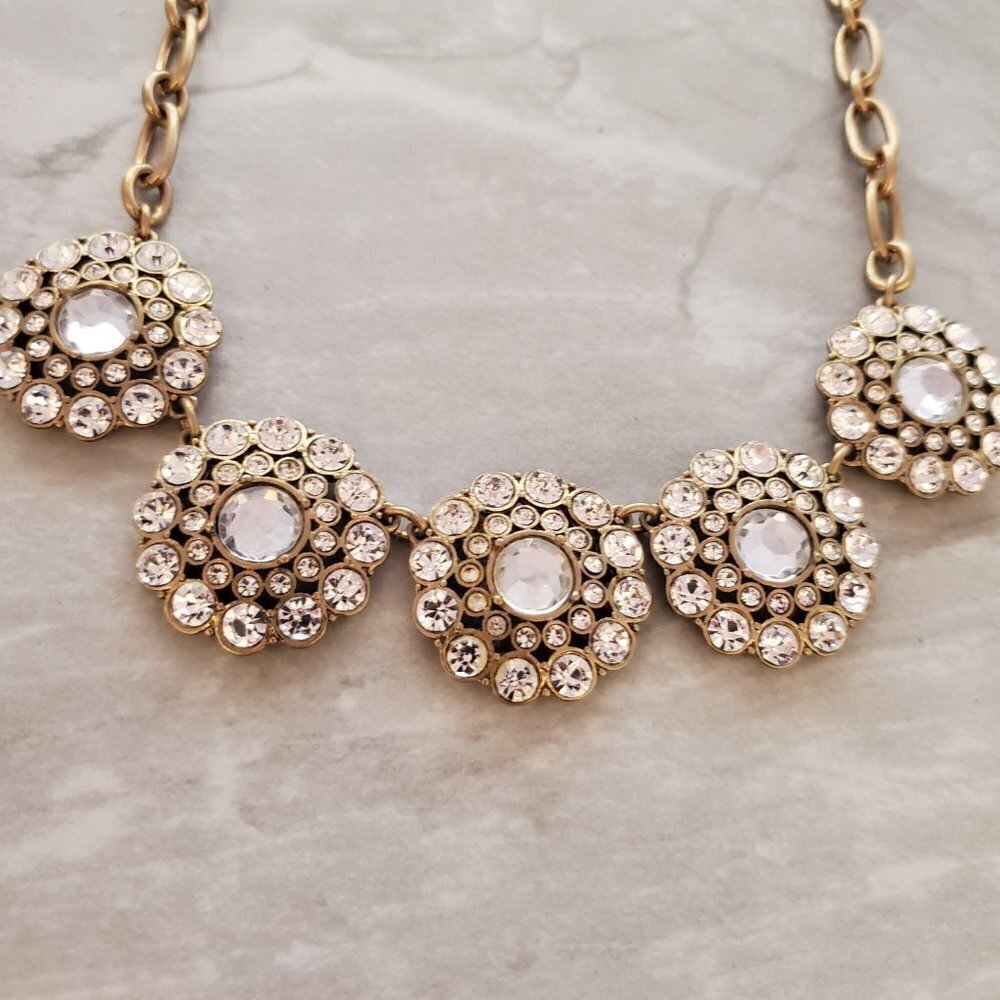 ✨ J.Crew Classic Rhinestones Pave Crystal Medallion Statement Necklace ✨ - Picture 6 of 12